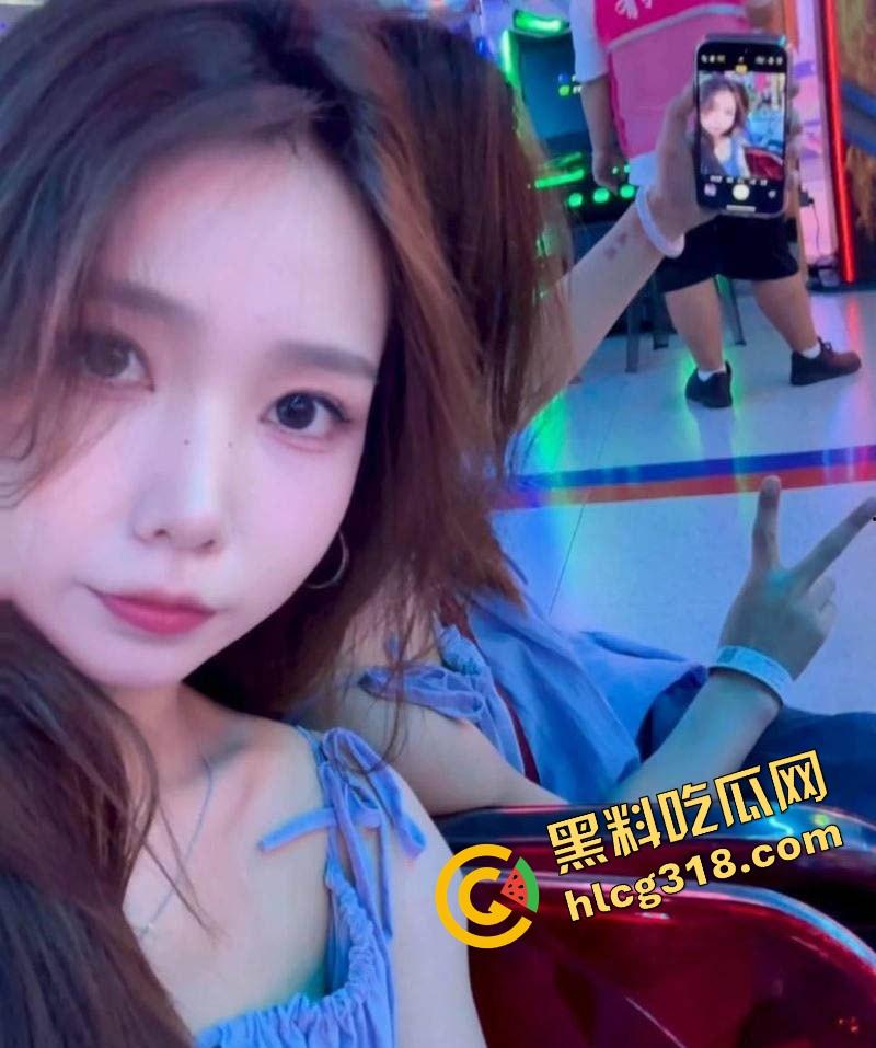 清纯外表全是装，新疆昌吉美少女『杜洁』视频流出被操到嗓子眼，私下猫奴玩法奶头让猫舔！-5