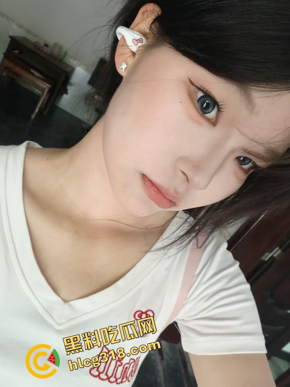 瓜友爆料室友带男朋友回宿舍，还以为没人直接床上疯狂猛操，结果我在角落全看光了床下目击全程！-1