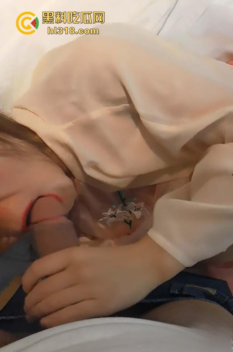 海角乱伦，发情婶婶身穿古装肚兜疯狂色诱，美艳熟妇饥渴舔弄，被无套爆操内射！-9