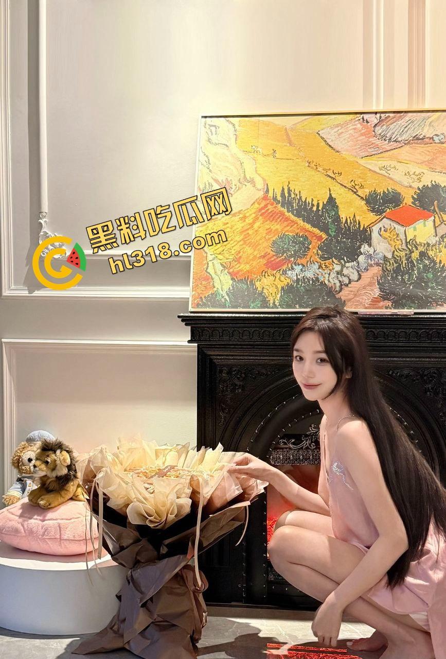 这年头绿帽老公才是最大赢家,看自家老婆被人抱起来爆干,老公乐得像中奖一样笑到合不拢嘴!-3