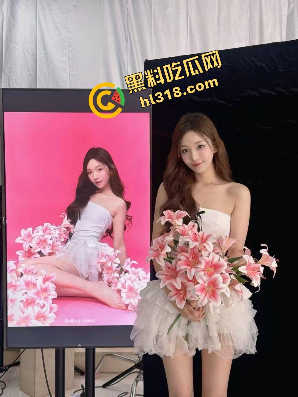 这年头绿帽老公才是最大赢家,看自家老婆被人抱起来爆干,老公乐得像中奖一样笑到合不拢嘴!-7