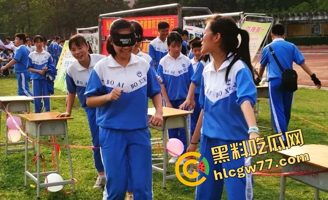 惠州二中高中情侣校服下偷偷开干,从抠逼亲热到无套换姿势,青春就是敢,Just do it!-3