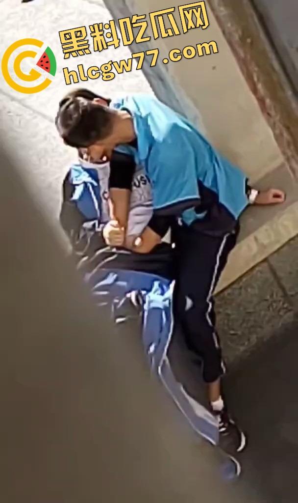 惠州二中高中情侣校服下偷偷开干,从抠逼亲热到无套换姿势,青春就是敢,Just do it!-5