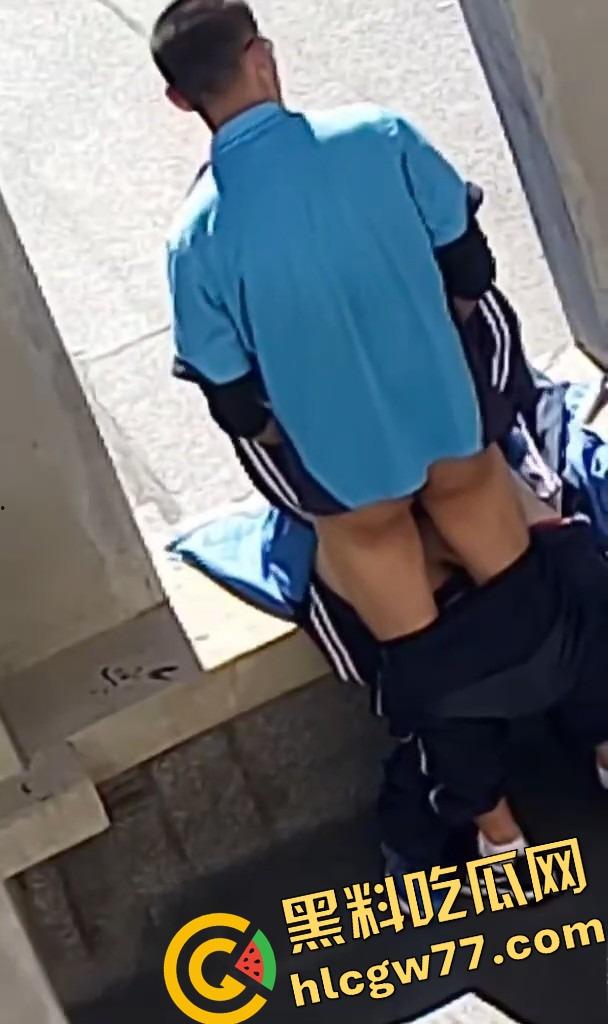 惠州二中高中情侣校服下偷偷开干,从抠逼亲热到无套换姿势,青春就是敢,Just do it!-8