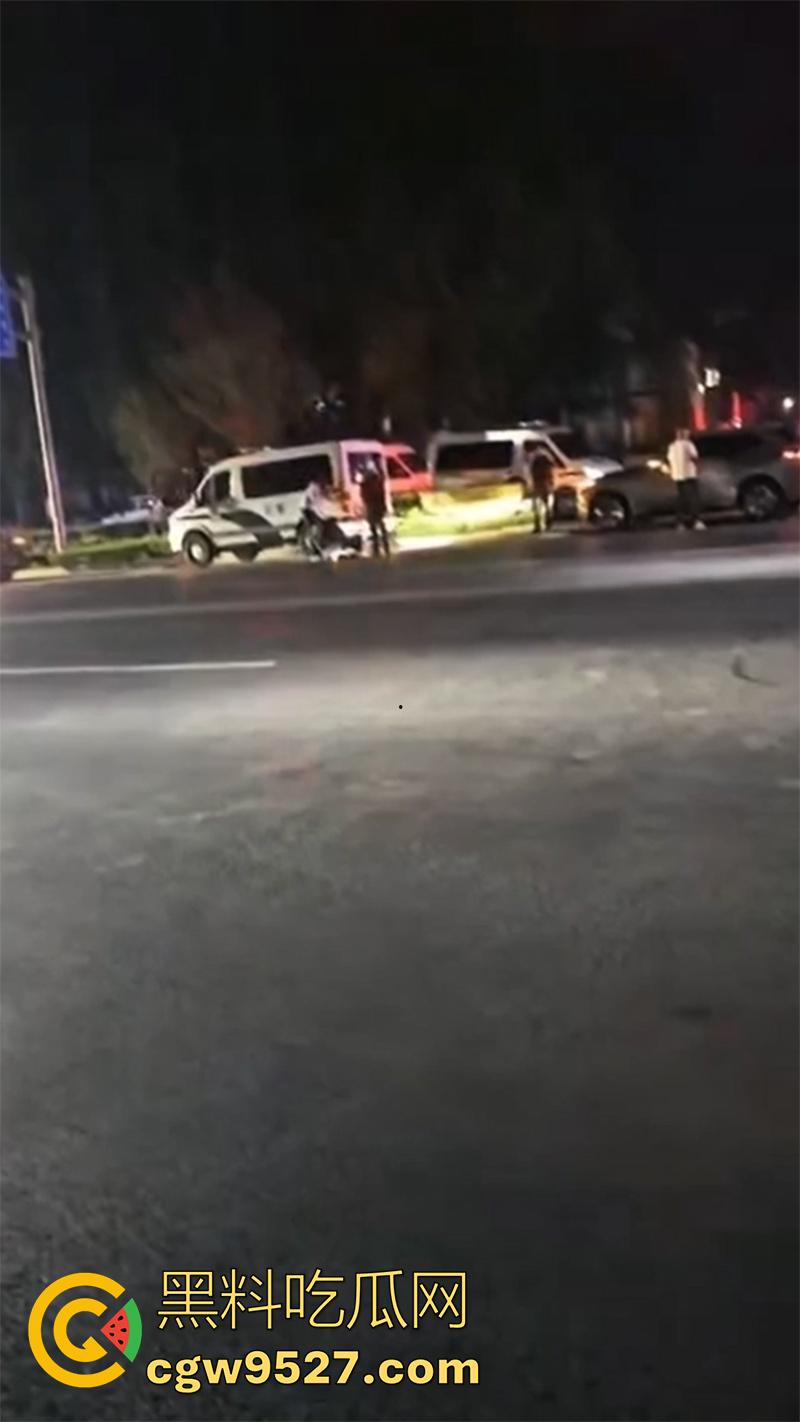 山东恐怖杀人现场，诸城东外环润家园附近，一男子杀人后，将其头颅砍下来，直接放在马路中间！-6