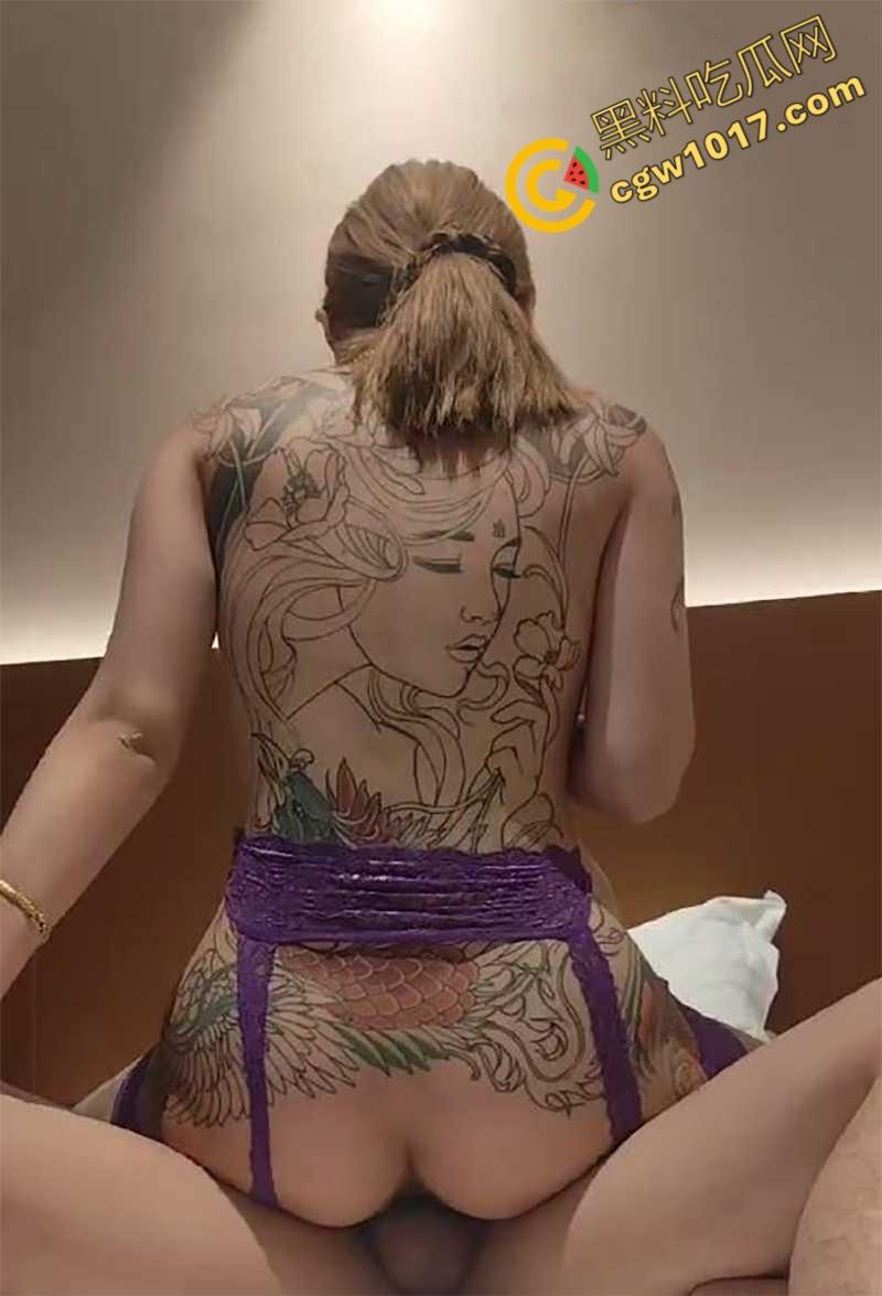 山东绿帽博主【公用小娇妻】新婚娇娘有偿约炮，披淫装寻刺激婚床交欢，亲夫面前激战各路猛男！-4