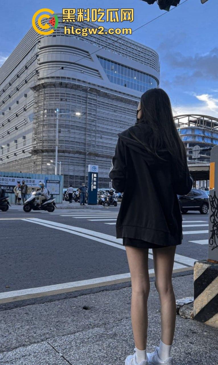 台湾骚鸡【TWIN】优雅酥胸反差婊搞到高潮脚趾折起来 还带闺蜜玩3P玩到飞起！-6