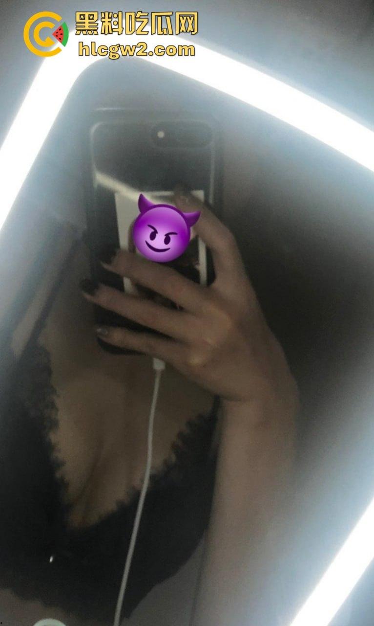 台湾骚鸡【TWIN】优雅酥胸反差婊搞到高潮脚趾折起来 还带闺蜜玩3P玩到飞起！-14