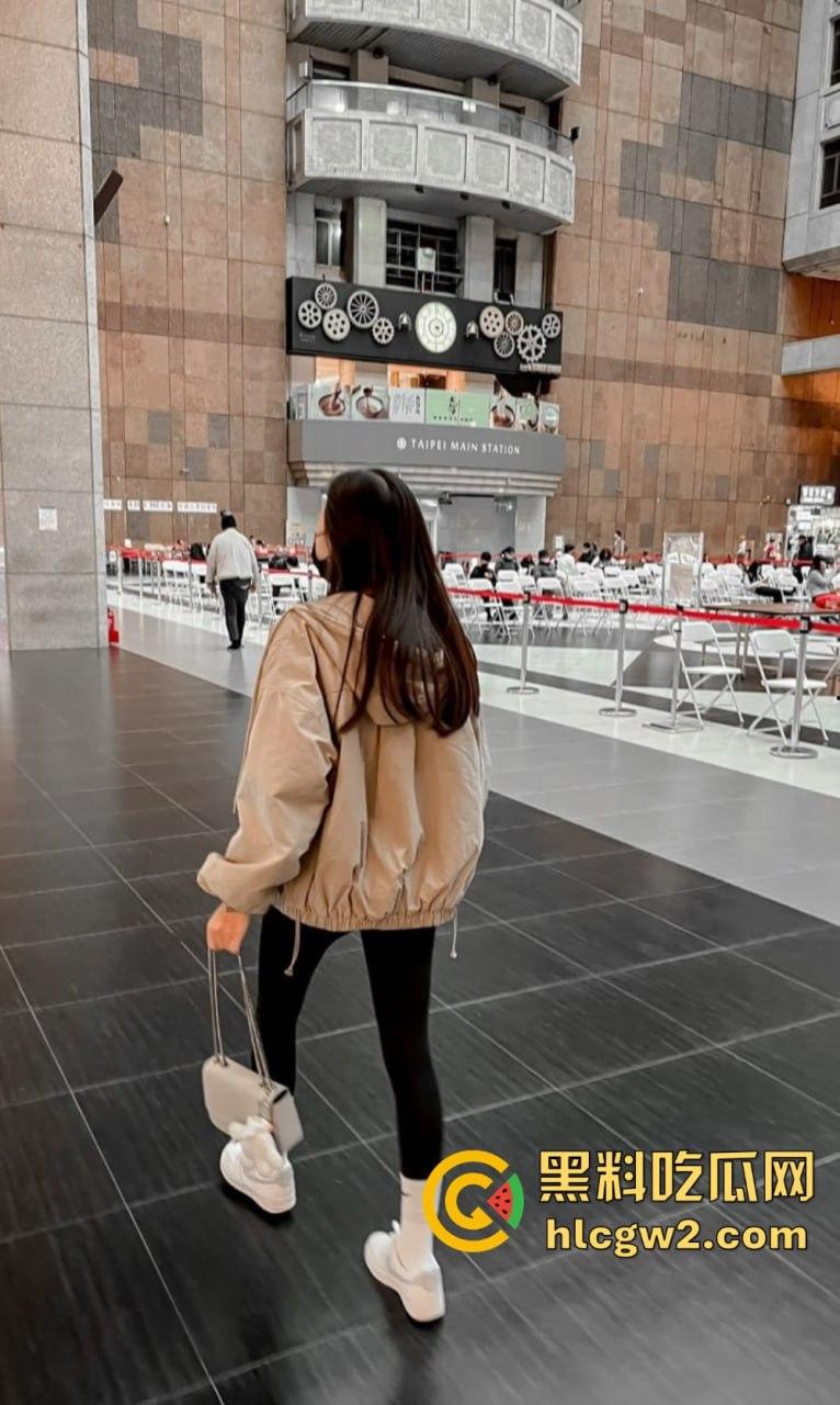 台湾骚鸡【TWIN】优雅酥胸反差婊搞到高潮脚趾折起来 还带闺蜜玩3P玩到飞起！-23