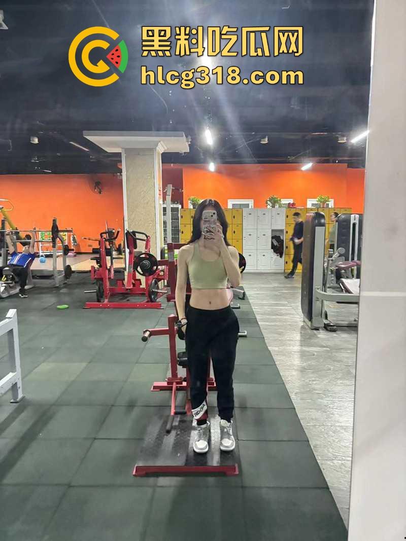 高学历健身女神【李佳怡】表面高冷实则骚气冲天,阴毛乌黑浓密性瘾强悍 淫水荡漾娇喘不断!-1