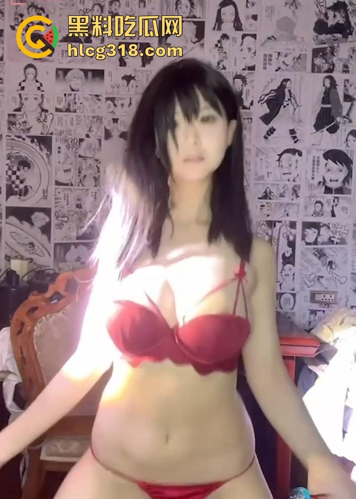 高颜值反差大学生【羊咩咩】宿舍自慰视频曝光,极品巨乳脸B同框自慰,看了很难不硬!-7