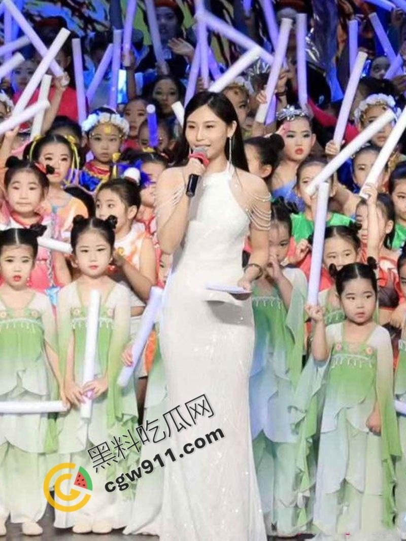 天津舞蹈老师【徐紫璇】骗钱性爱丑闻曝光!性感裸挑逗金主,爆乳露体,粉穴湿滑,后入爆操极品身材-5