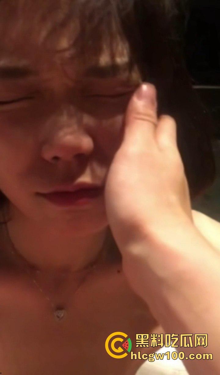 中韩混血模特【kikon】金主性爱视频曝光,主动下跪深喉口交,嘴巴就是主人的肉便器。-6