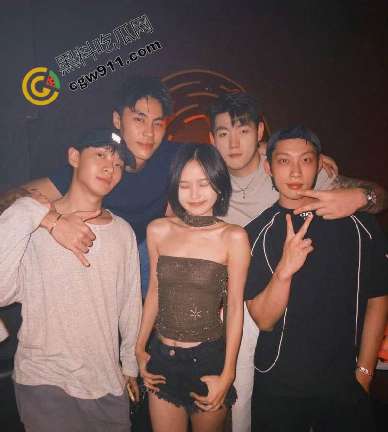 抖音网红【胡楚靓】出轨风波！男友醉酒威胁，私生活混乱大曝光，约炮视频疯传，网友惊呼：“超级心机婊”！-9