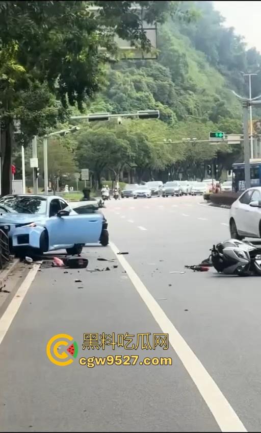 广东江门跑车与摩托车之间的故事,狂踩油门,拉爆排气管,结果装逼失败,开慢一点总归没错的,安全第一!-2