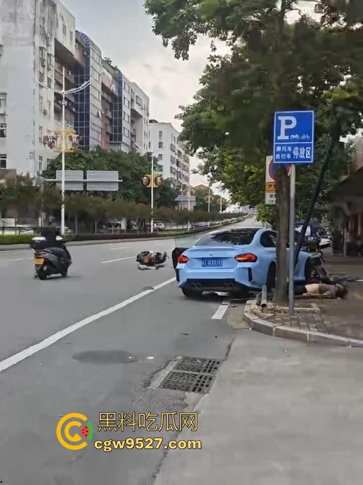 广东江门跑车与摩托车之间的故事,狂踩油门,拉爆排气管,结果装逼失败,开慢一点总归没错的,安全第一!-6