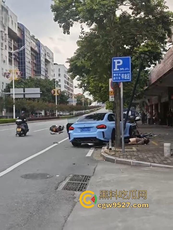 广东江门跑车与摩托车之间的故事,狂踩油门,拉爆排气管,结果装逼失败,开慢一点总归没错的,安全第一!-7