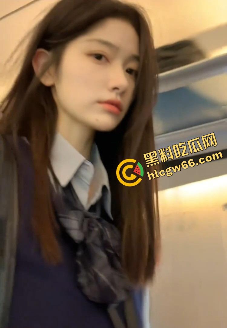 260W女网红【百万个垃圾桶】早期福利照流出大尺度裸照被疯狂翻出,互联网真他妈记得!-4