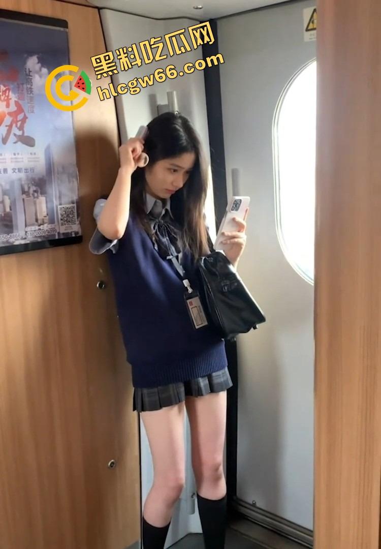 260W女网红【百万个垃圾桶】早期福利照流出大尺度裸照被疯狂翻出,互联网真他妈记得!-5