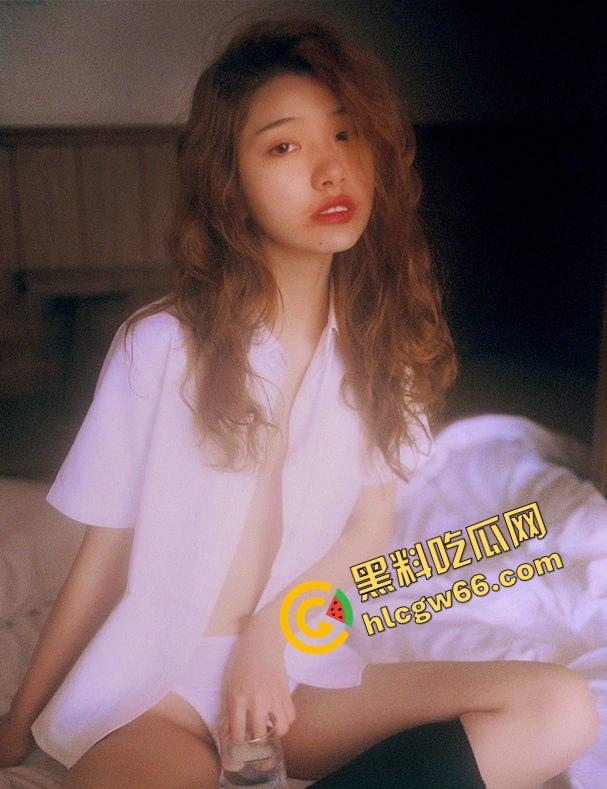 260W女网红【百万个垃圾桶】早期福利照流出大尺度裸照被疯狂翻出,互联网真他妈记得!-6