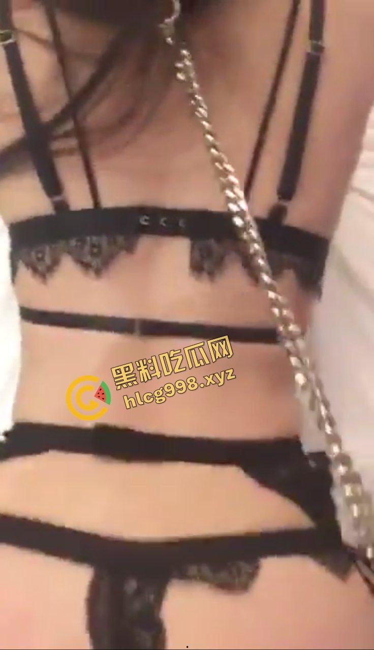 抖音17万粉丝性感骚气女网红『轩轩baby』被大哥几个嘉年华拿下 骚舞勾引 酒店SM抽打爆操！独家流出！-8