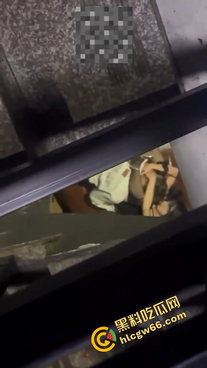 苏州七星汇顶级营销张洋洋送小妹去地下室打炮!结果客人喝多硬不起,B到位了炮却哑火!-6