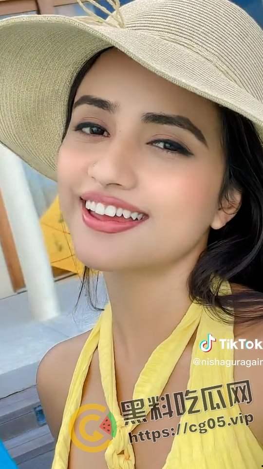 印度淫娃!Tiktok INS 印度网红 【妮莎】【NishGuragain】和男朋友性爱自拍流出 咖喱味的极品美女-9