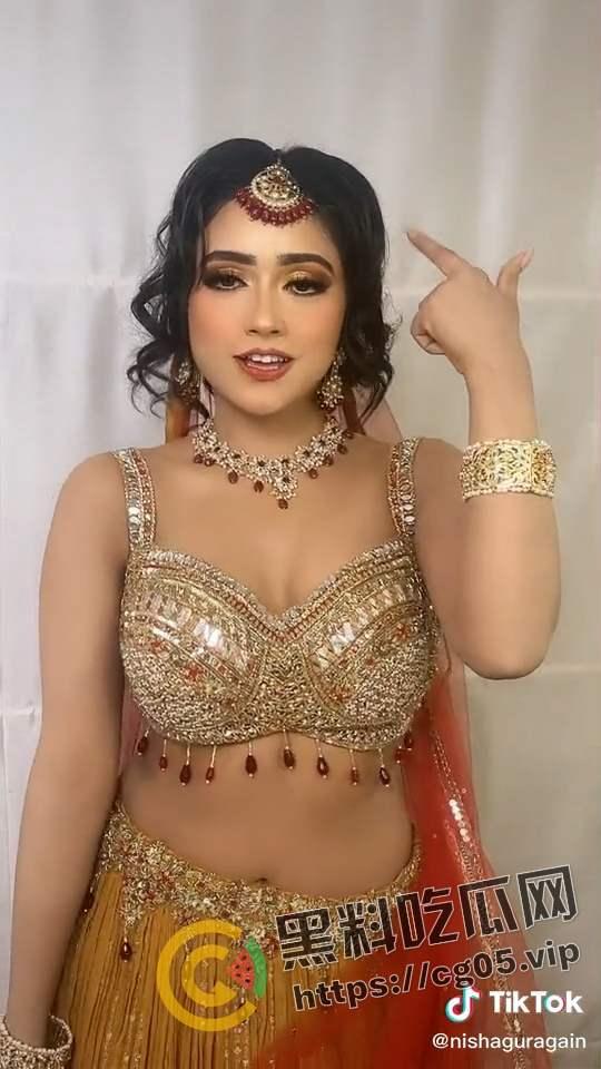 印度淫娃!Tiktok INS 印度网红 【妮莎】【NishGuragain】和男朋友性爱自拍流出 咖喱味的极品美女-11