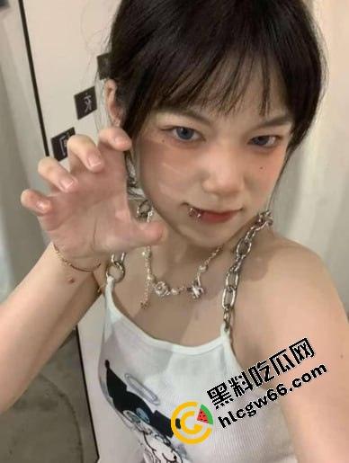 沈阳城市学院骚妹【张雨婷】白天端庄课代表，晚上酒店被操的逼水喷床单母狗体质拉满！-2