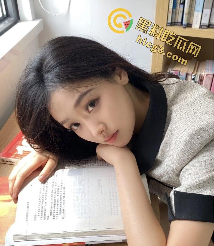 乐山师范学院反差美女学生『冯雨微』喜欢被男友骑在身上操!床上尽显“小母狗”本色!-1