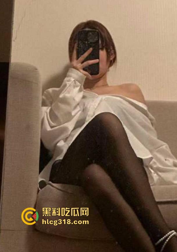 海角乱伦,酒后强上醉酒表姐,无套输出激情泄欲,巨大母乳摇摇晃晃,事后她哭的很伤心!-3