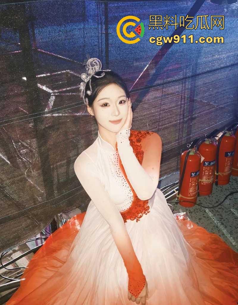 河北师范大学极品舞蹈生【周永媚】性爱私拍泄密,透穴蕾丝内裤勾男友,穿开档黑丝玩无套,花式体位轻松驾驭!-4