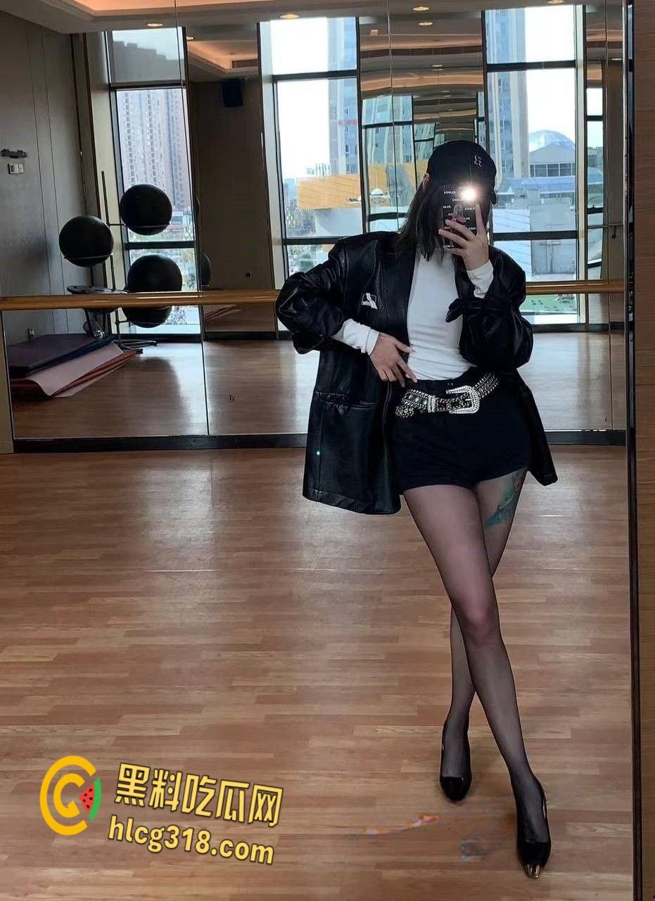 推特约啪大神【鳄蜥】,约炮顶级气质白富美,叫上好兄弟一起爆操极品御姐!-1