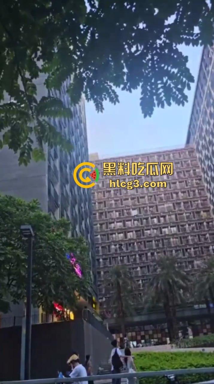 人间悲剧!广州25岁美团外卖小哥 因为顾客无理投诉崩溃跳楼轻生!-7