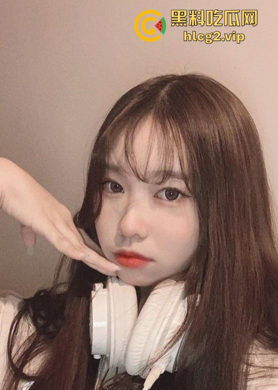 闺蜜大爆料!高颜值女神钱忆彤自拍视频泄出,白虎馒头穴和修长美腿让人欲罢不能!-1