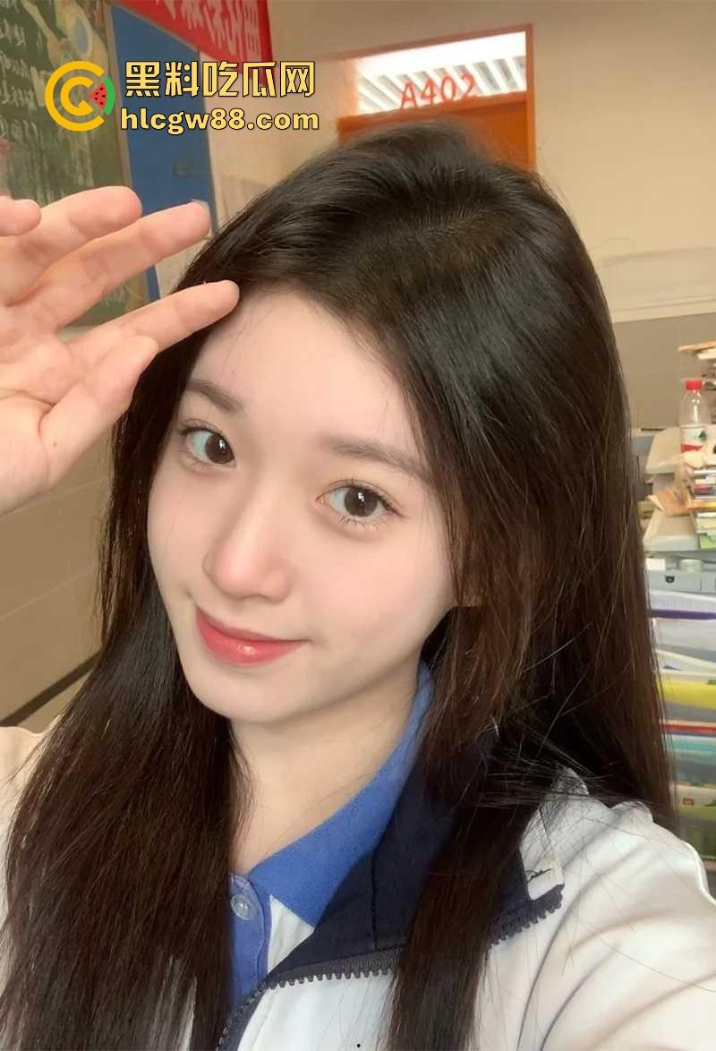 四川巴中职业技术学院00后嫩妹【陈婷婷】网上约炮勾搭求操 出轨视频被男友曝光!-3