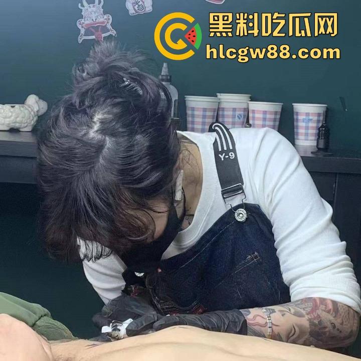 抖音纹身师店老板娘【lee李李】性爱视频流出，符文战神诱人巨乳，纹身三次就简单拿下！-2