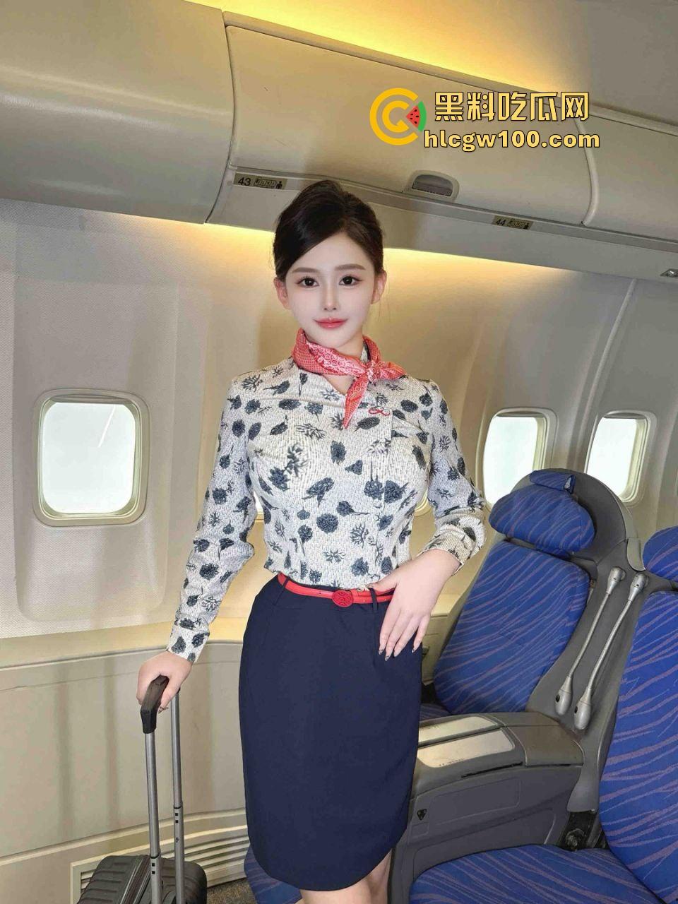 东航空姐女神【凌悦】穷人眼里的高冷女神,富人胯下的精盆母狗,丝袜美腿任人玩弄,有钱就能内射到爽!-3