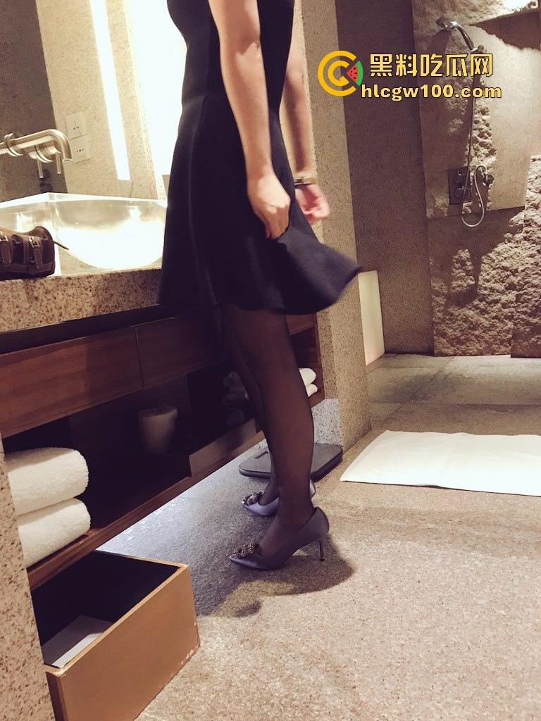 东航空姐女神【凌悦】穷人眼里的高冷女神,富人胯下的精盆母狗,丝袜美腿任人玩弄,有钱就能内射到爽!-4