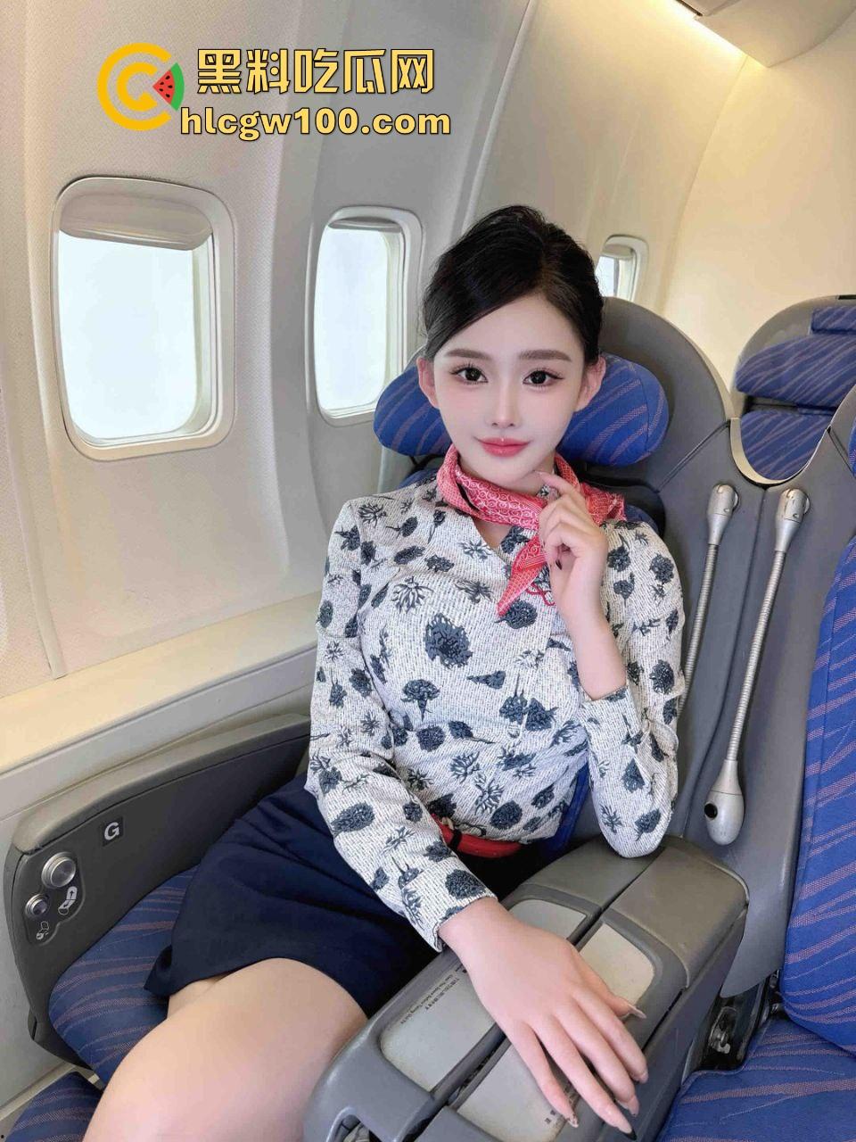 东航空姐女神【凌悦】穷人眼里的高冷女神,富人胯下的精盆母狗,丝袜美腿任人玩弄,有钱就能内射到爽!-7