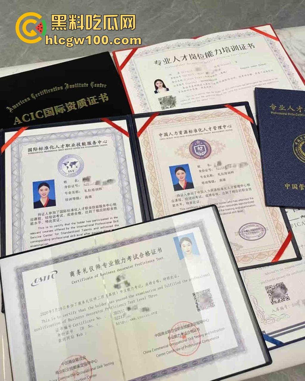 东航空姐女神【凌悦】穷人眼里的高冷女神,富人胯下的精盆母狗,丝袜美腿任人玩弄,有钱就能内射到爽!-14