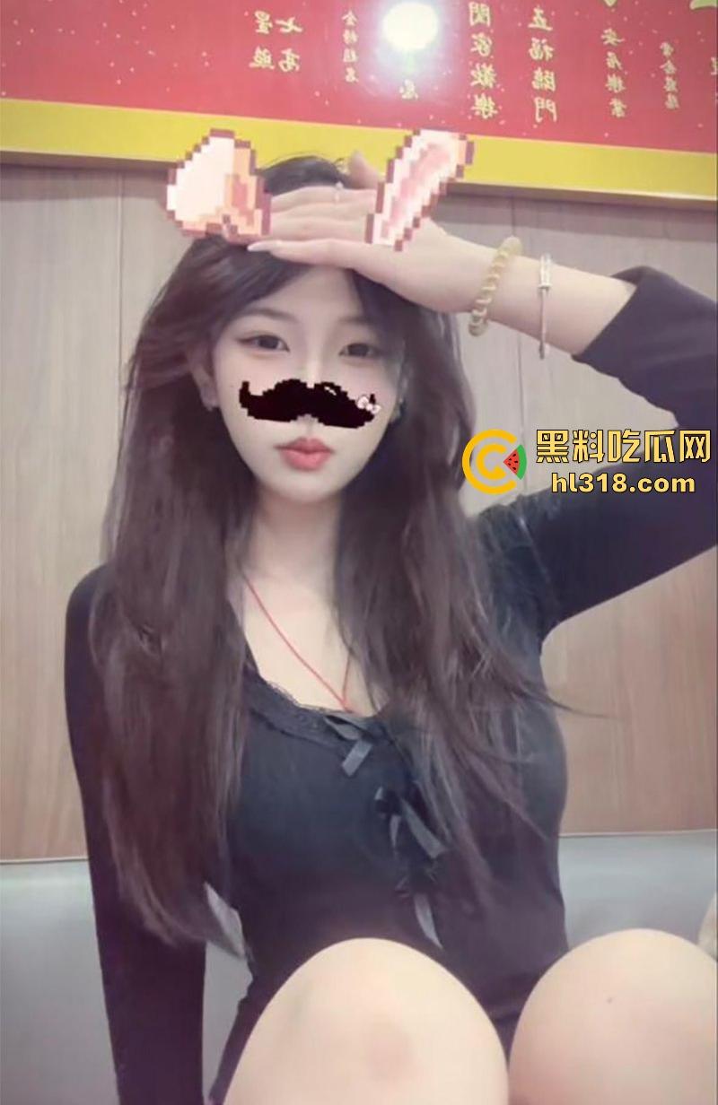 深圳华强北台球助教【钟意萱】约炮聊骚记录流出,巨乳母狗约炮成瘾,身穿性感黑丝被疯狂后入!-4