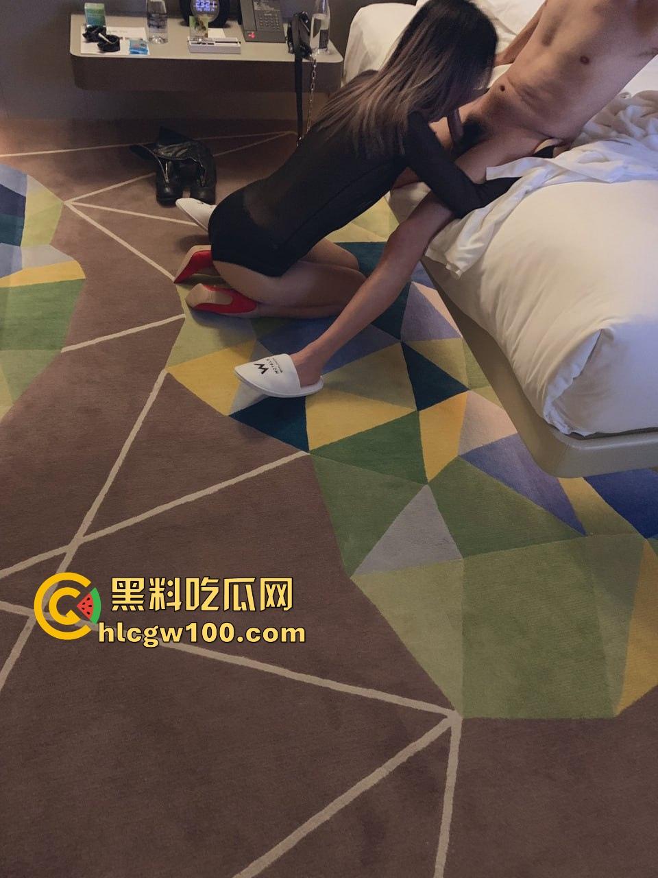 东航空姐女神【凌悦】穷人眼里的高冷女神,富人胯下的精盆母狗,丝袜美腿任人玩弄,有钱就能内射到爽!-19