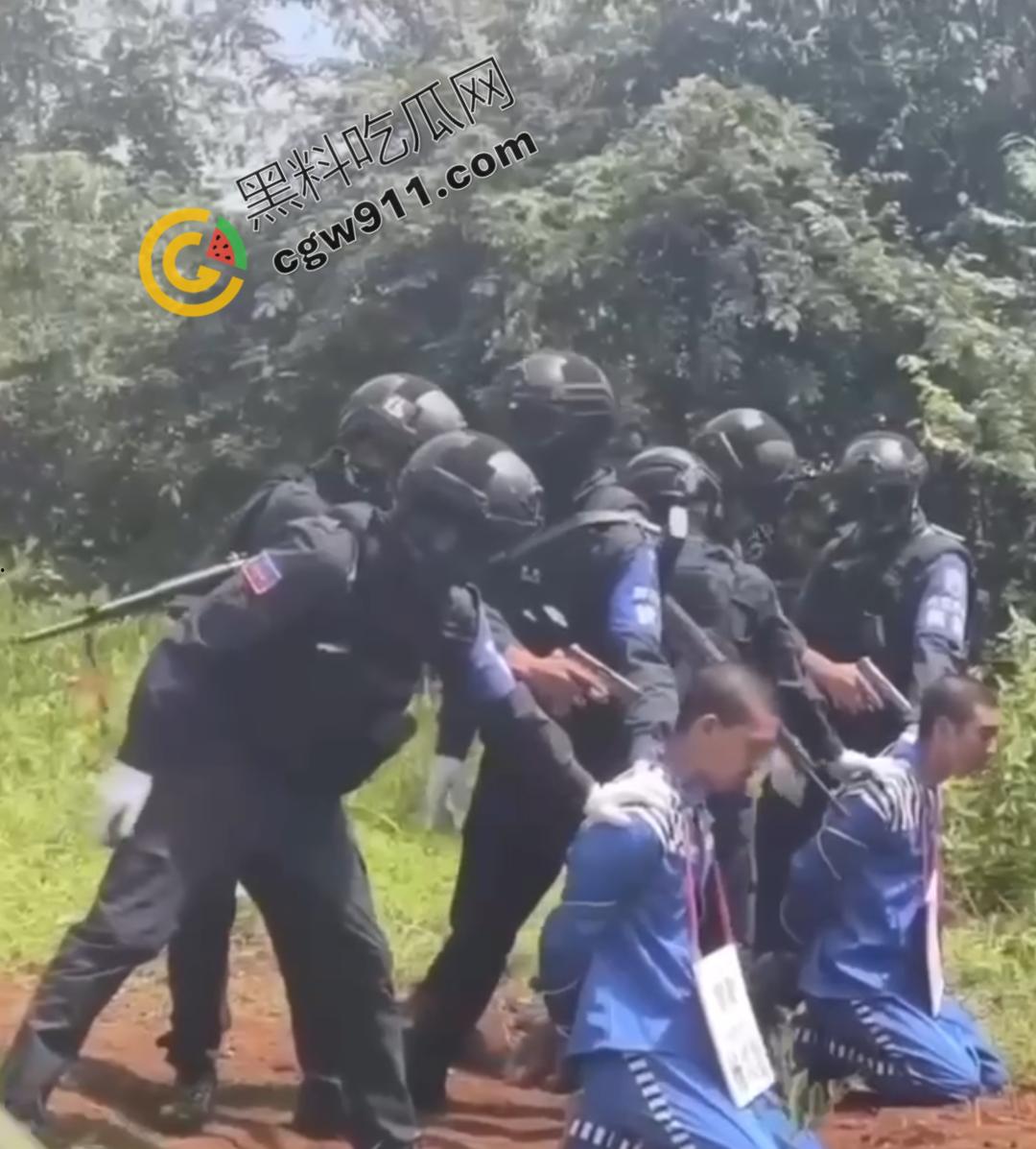 缅甸木邦枪决现场视频流出!枪声轰鸣,血流成河,七命赴死,凄惨一幕惊心动魄-6