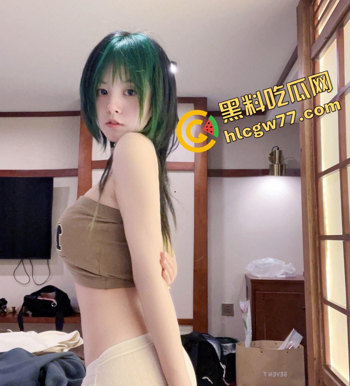 华津传媒大学反差巨乳女神【蒲珊】露出癖被网调带崩，室外自慰视频泄露流出，白奶抖成浪花！-3