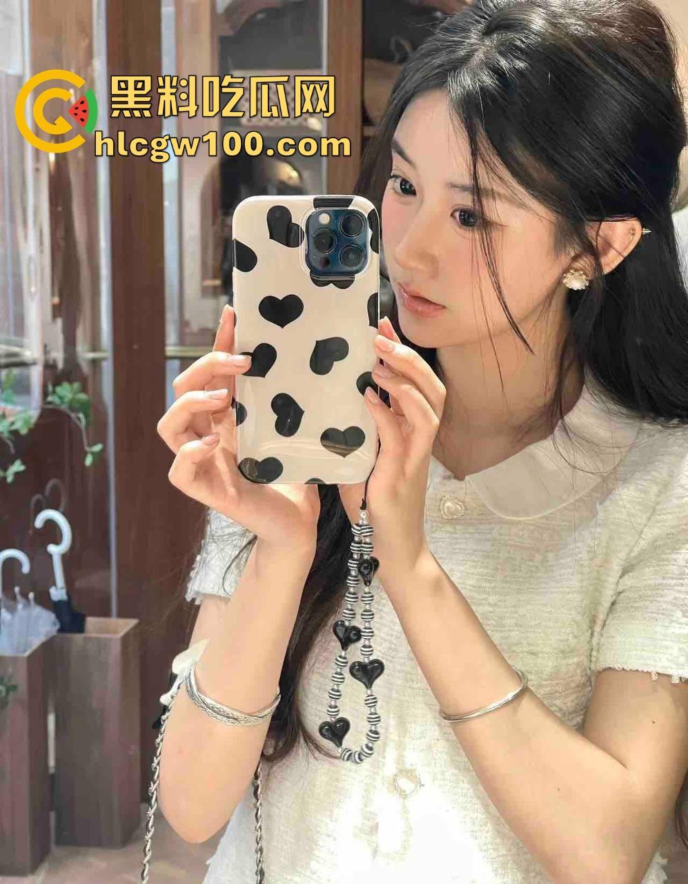 广西老表带00后精神小妹去纹身,穿操我内裤都不够骚,纹完屁股骚气拉满,谁脱裤子看见这纹身不直接跪?-2