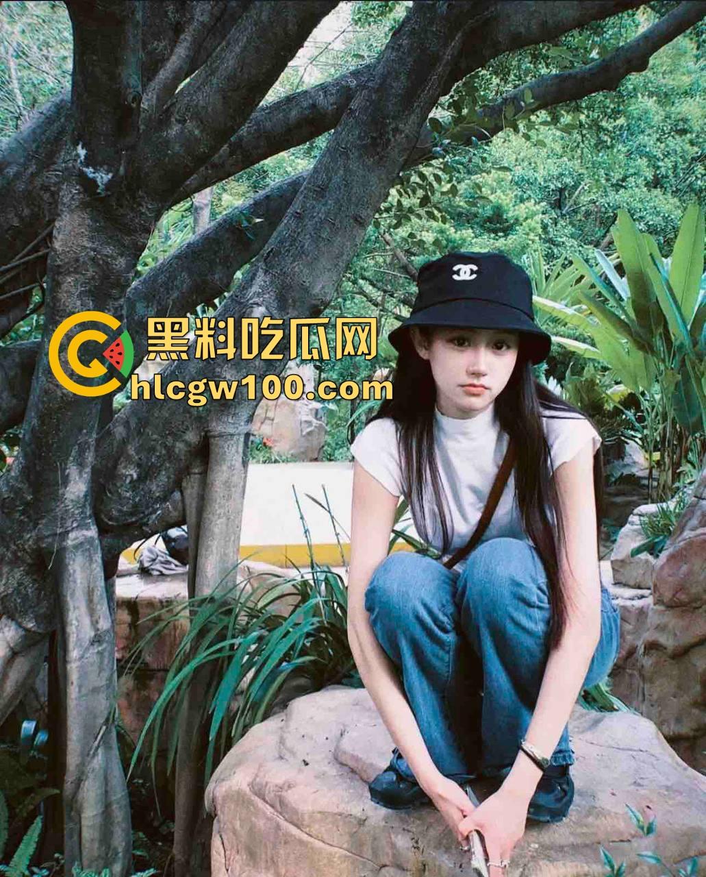 广西老表带00后精神小妹去纹身,穿操我内裤都不够骚,纹完屁股骚气拉满,谁脱裤子看见这纹身不直接跪?-5