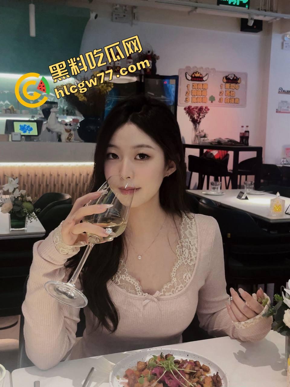 芜湖户外男主播在线双飞,两女争着撅屁股求操,特写内射全程曝光,这哥是真神!-4