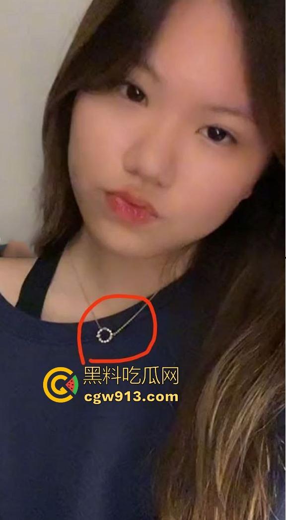 新加坡Tiktok微胖网红大尺度私拍流出,咬唇娇喘时眼睛迷离,明显被那粗壮家伙顶到灵魂深处,无套爆操画面淫靡!-3