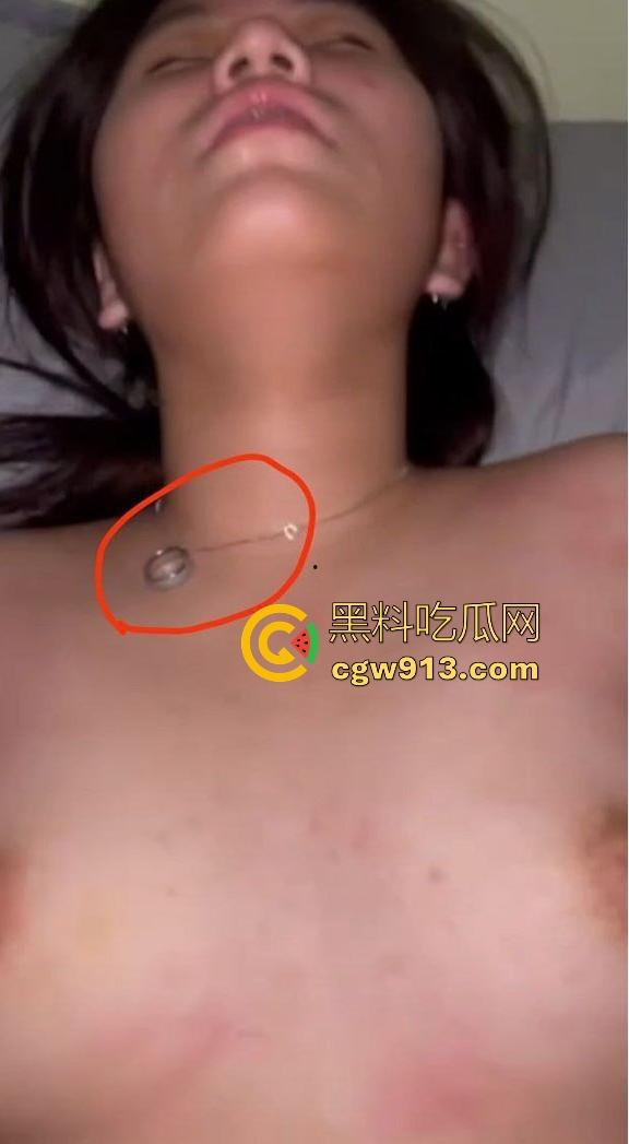 新加坡Tiktok微胖网红大尺度私拍流出,咬唇娇喘时眼睛迷离,明显被那粗壮家伙顶到灵魂深处,无套爆操画面淫靡!-7